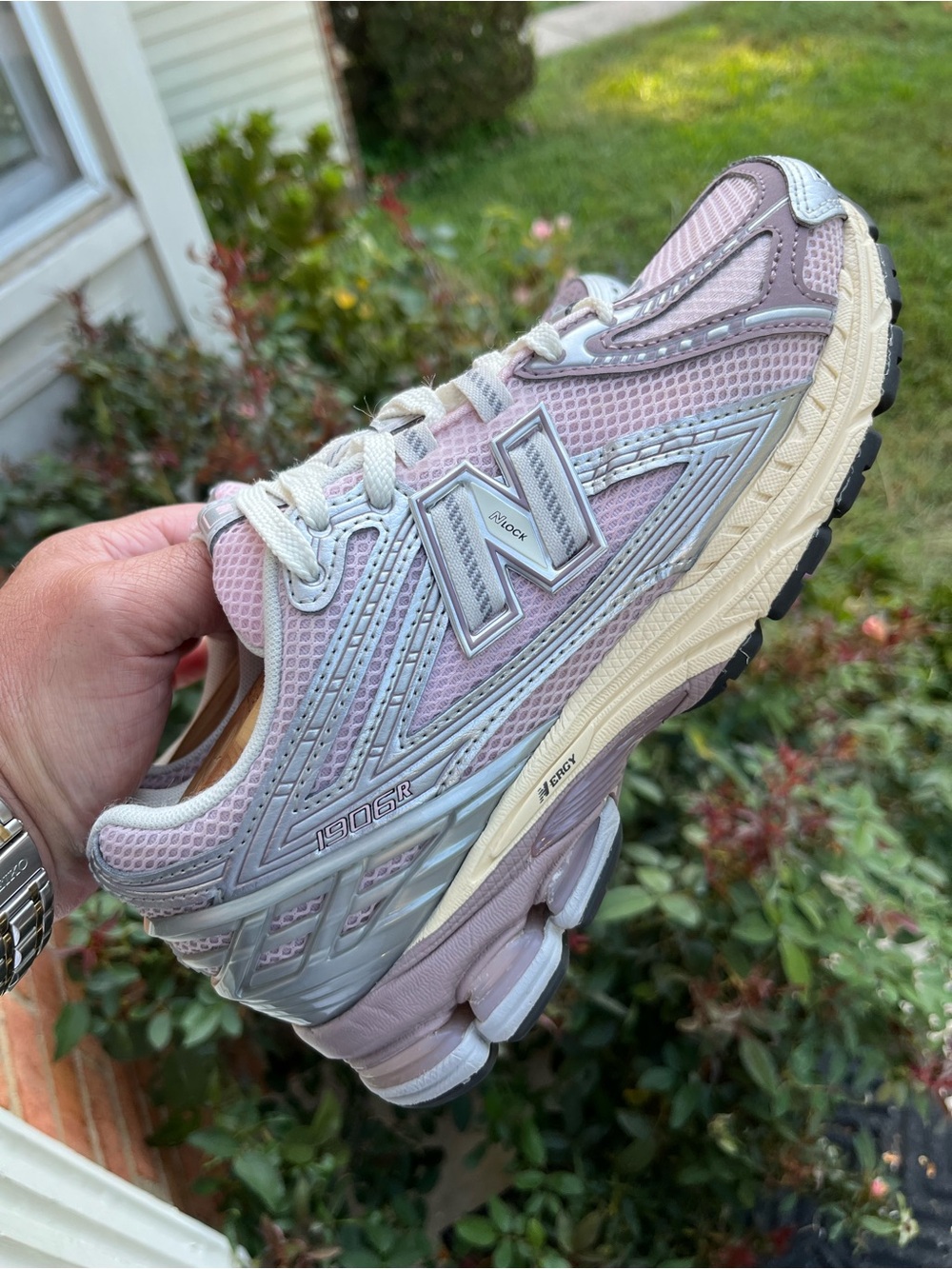 New Balance 1906R
Rugged/Streetwear
Lifestyle Shoes
Size 7 for Women